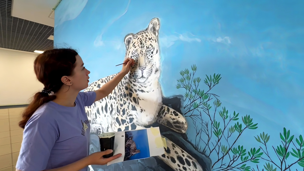 Новый арт-объект с дальневосточным леопардом украсил в 2024 году Международный аэропорт Владивосток 