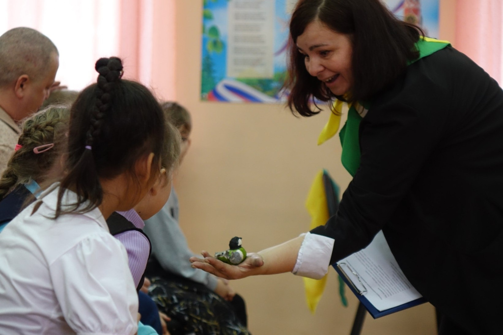 В Хакасии в Синичкин день ряды защитников природы пополнились юными экологами