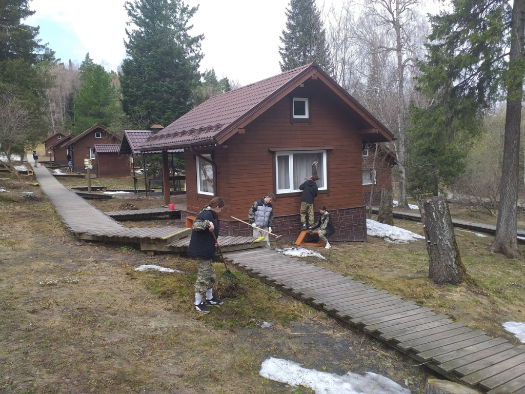 Волонтерская акция по уборке в нацпарке Красноярские Столбы