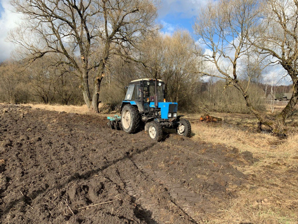 Сотрудники заповедника Брянский лес проводят биотехнические мероприятия в буферной зоне.jpg