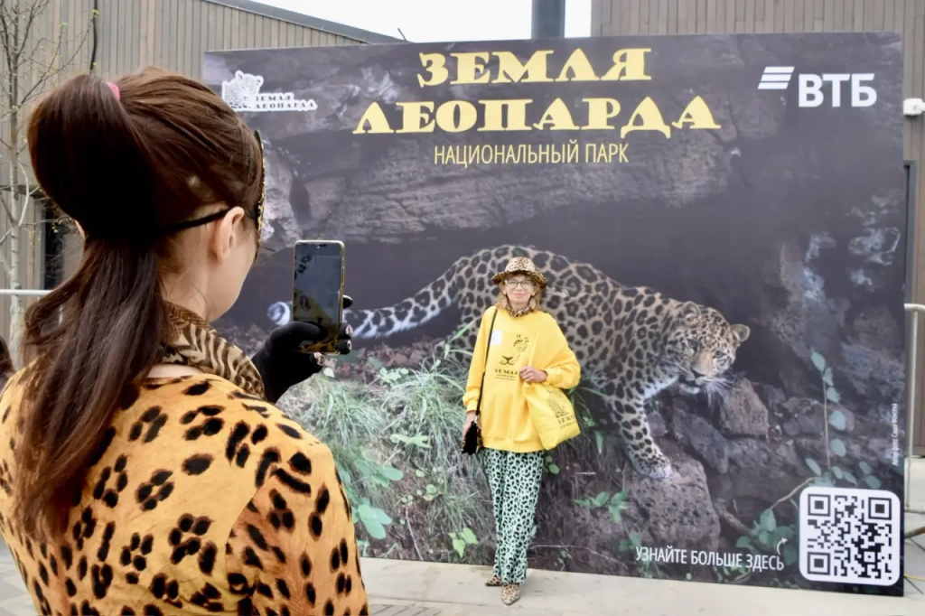 Одной из точек притяжения гостей фестиваля стала фотозона, посвященная дальневосточному леопарду