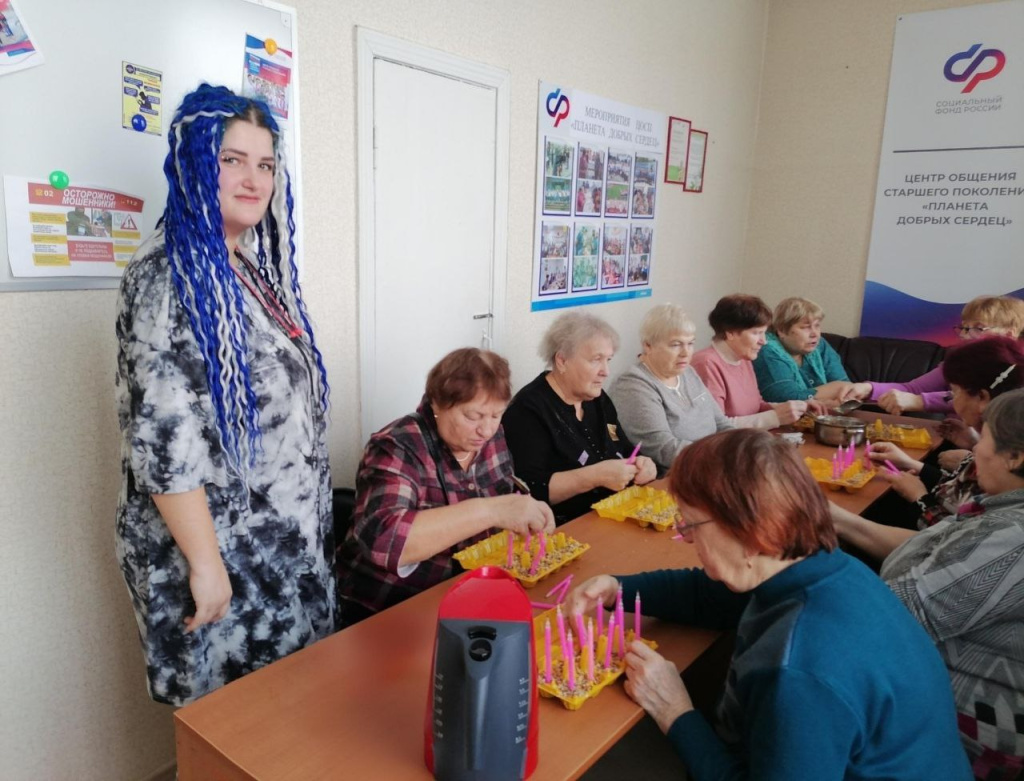 Старшее поколение на мастер-классе Птичье печенье_Хинганский заповедник