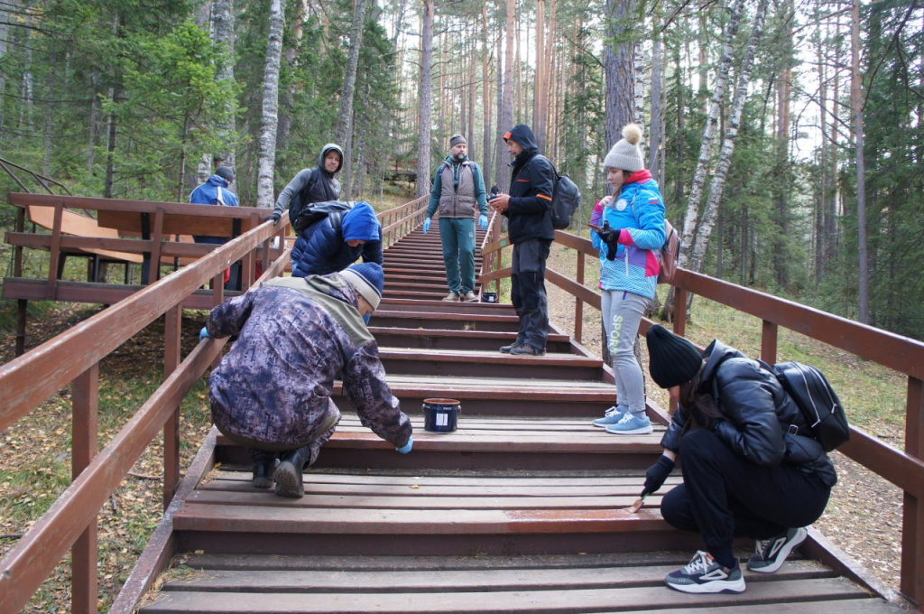 На Красноярских столбах добровольцы ежегодно участвуют в акции От ступеней до вершин