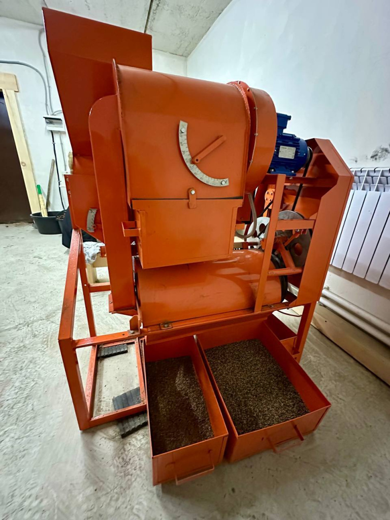 Машина для обескрыливания семян (МОС) в нацпарке Бузулукский бор