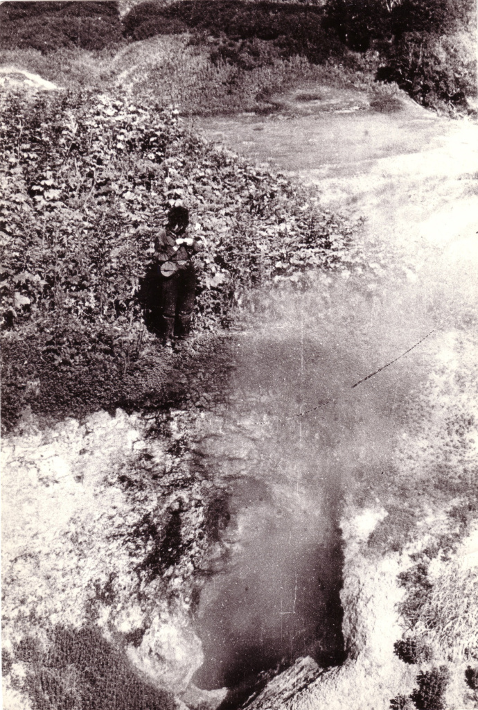 Татьяна Устинова в Долине гейзеров. Фото Ю. Аверин.