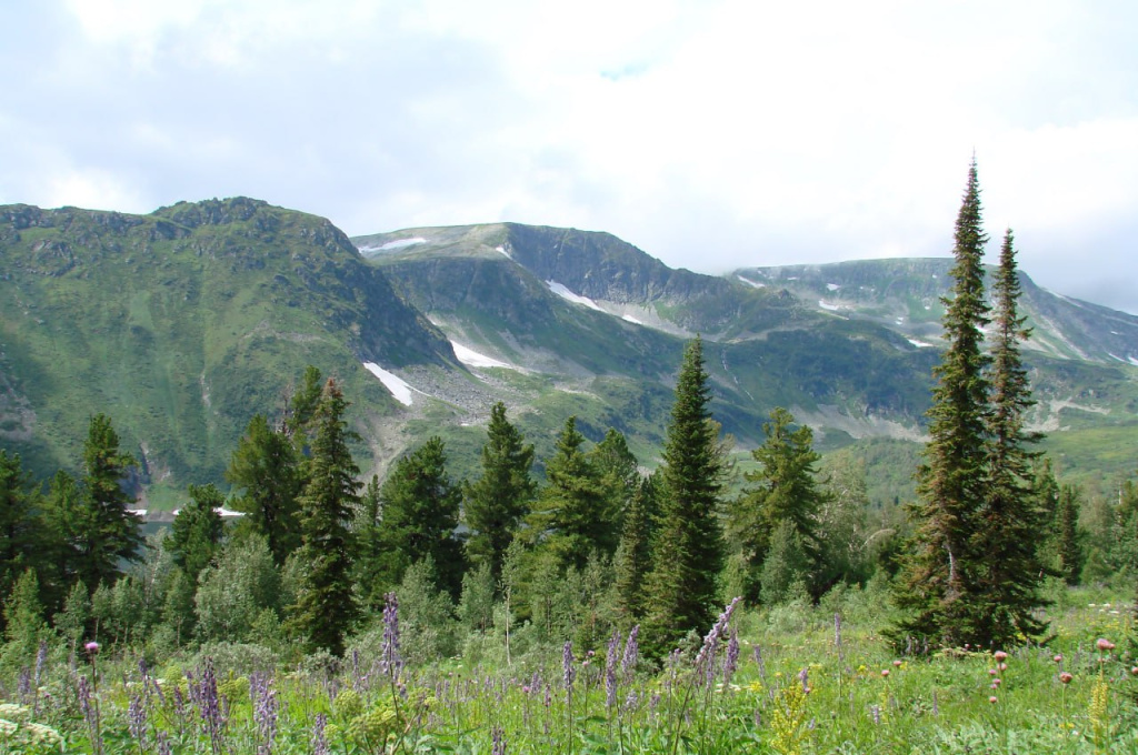 Кузнецкий Алатау прекрасен в любое время года.jpg