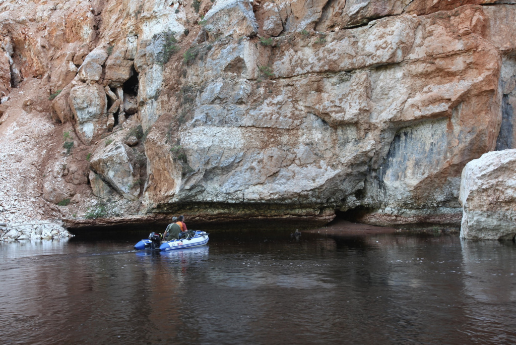 Грот в гипсовом береговом массиве_Фото Владимира Горбатовского