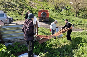 52 мешка с отходами и крупногабаритный мусор вывезли с Озерновских ключей_Екатерина Костенко