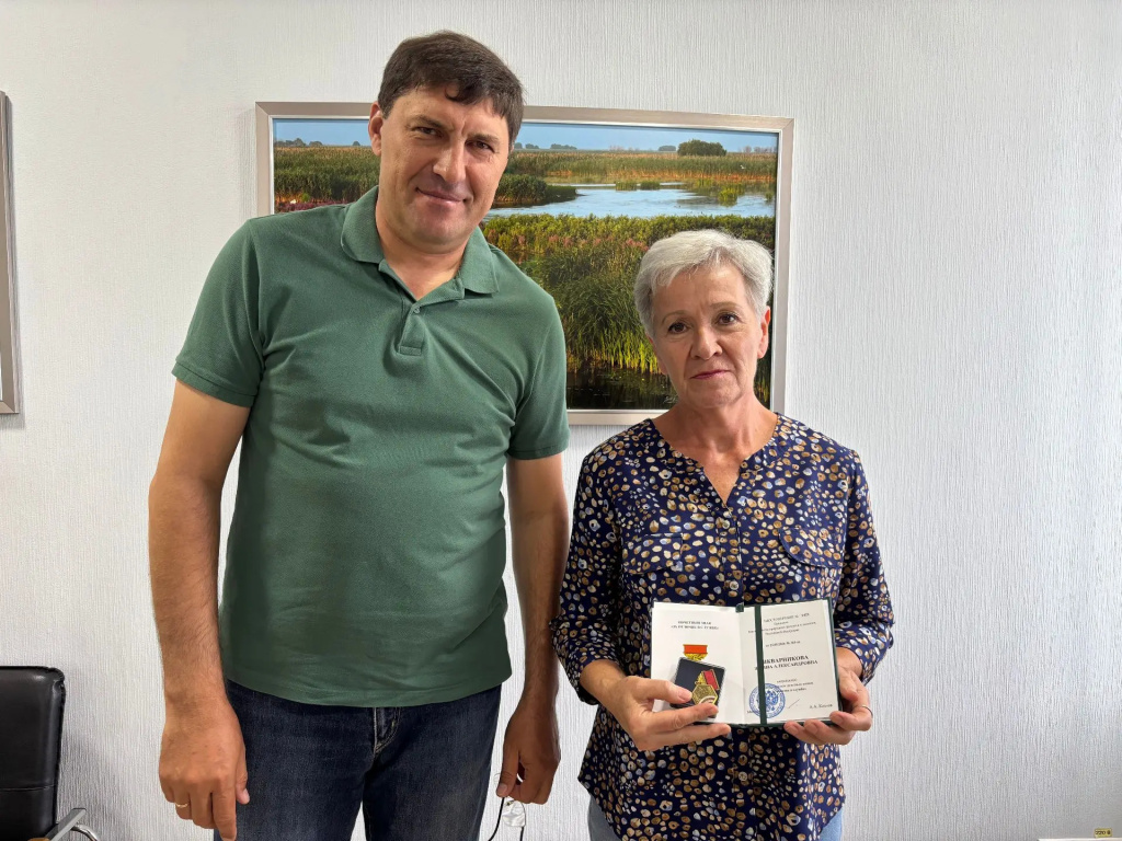 Жанна Шкварникова награждена почетным знаком За отличие в службе