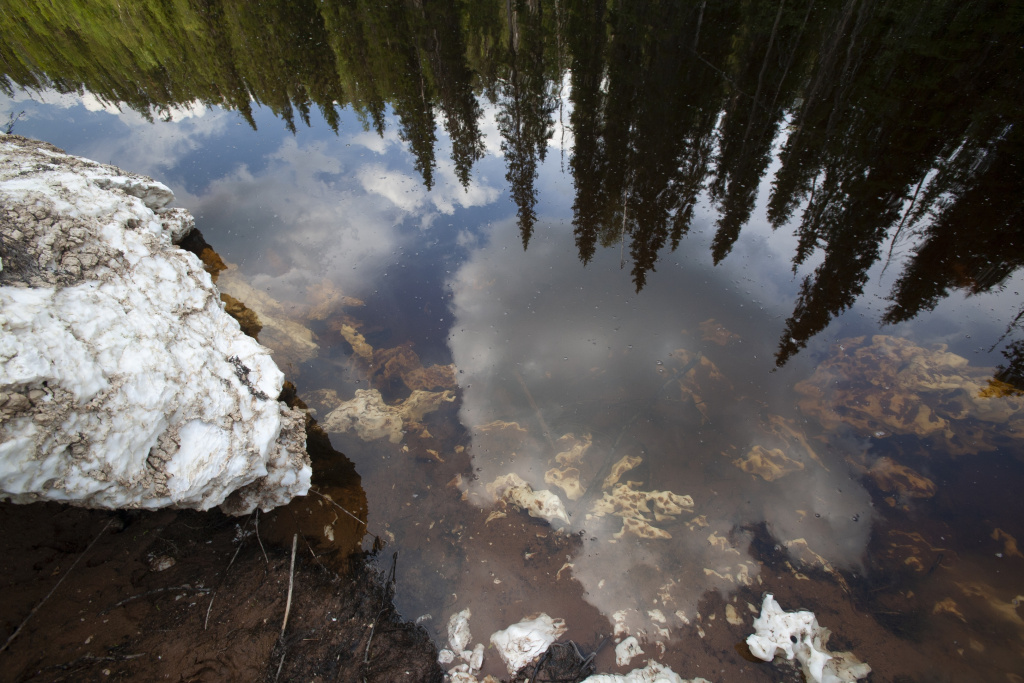 Растворение гипса в речной воде_Фото Владимира Горбатовского