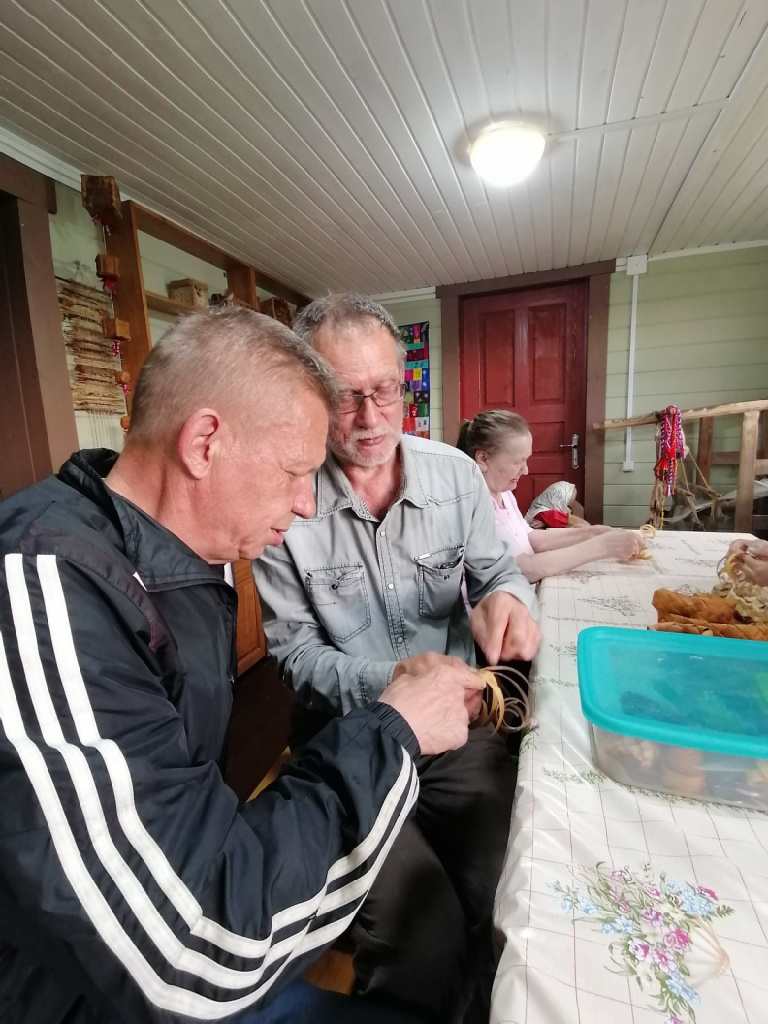 Участники проекта Кенозерское дедство на мастер-классе