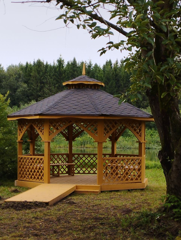 Беседка в нацпарке Плещеево озеро