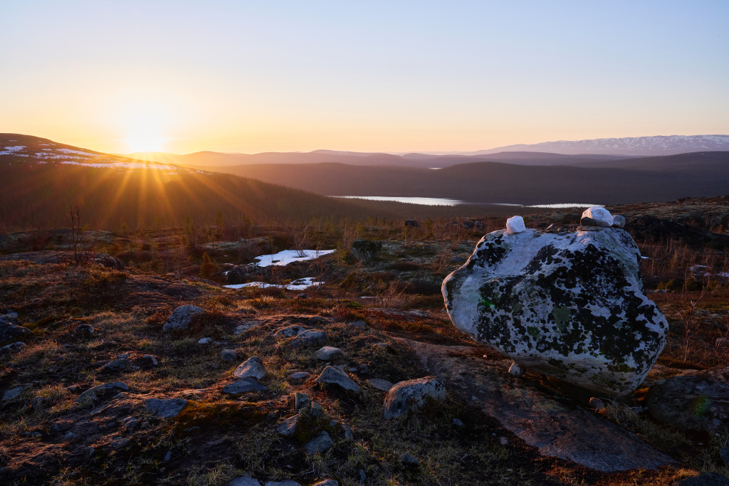 Первый луч солнца на сейде_Лапландский заповедник_Фото Сергей Шестаков