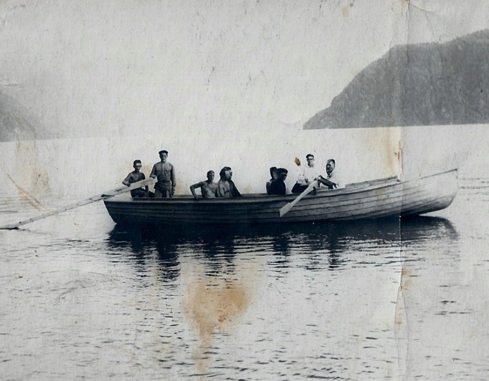 Карбуз (весельное судно)_Фото из архива Алтайского заповедника